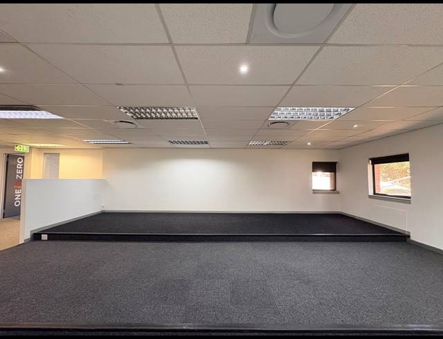 424M² OFFICE TO LET IN MIDRIDGE PARK